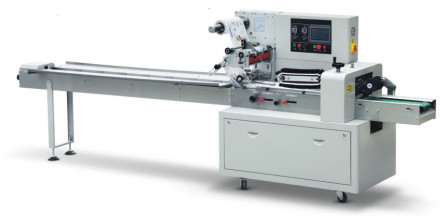 Película horizontal rotatoria automática de la empaquetadora del flujo que tira hacia abajo